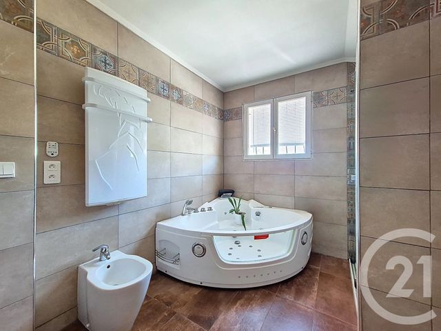 maison à vendre - 5 pièces - 164.96 m2 - VILLENEUVE LOUBET - 06 - PROVENCE-ALPES-COTE-D-AZUR - Century 21 Villas D'Azur