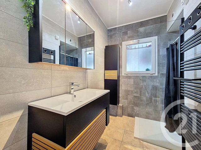 maison à vendre - 5 pièces - 164.96 m2 - VILLENEUVE LOUBET - 06 - PROVENCE-ALPES-COTE-D-AZUR - Century 21 Villas D'Azur