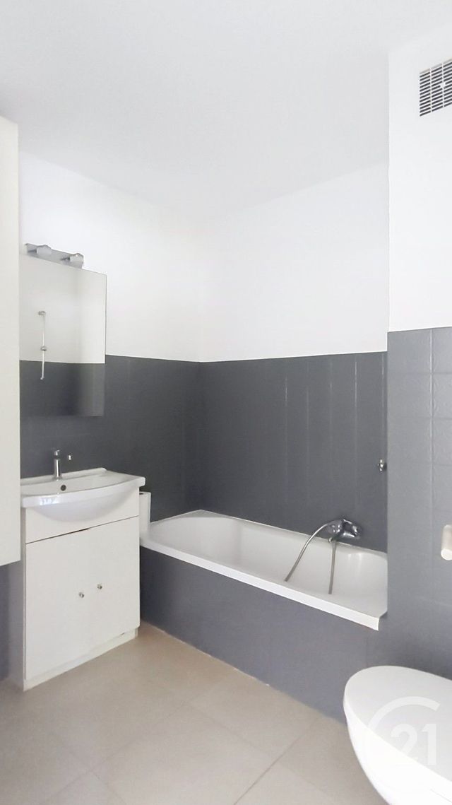 Afficher la photo en grand Appartement F1 à vendre - 1 pièce - 33.0 m2 - CAGNES SUR MER - 06 - PROVENCE-ALPES-COTE-D-AZUR - Century 21 Villas D'Azur