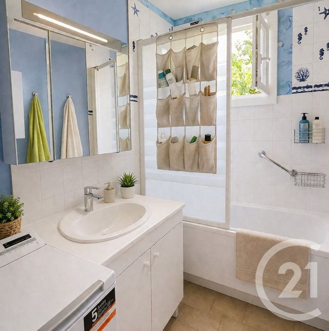 maison à vendre - 6 pièces - 98.96 m2 - VILLENEUVE LOUBET - 06 - PROVENCE-ALPES-COTE-D-AZUR - Century 21 Villas D'Azur