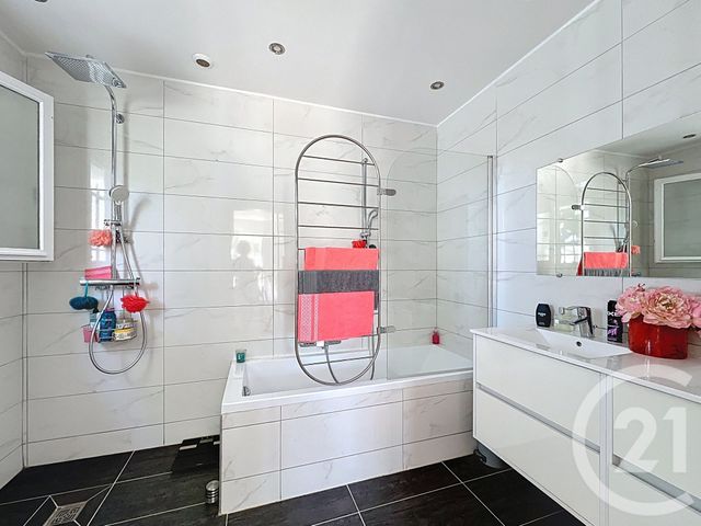 maison à vendre - 8 pièces - 247.44 m2 - VALLAURIS - 06 - PROVENCE-ALPES-COTE-D-AZUR - Century 21 Villas D'Azur