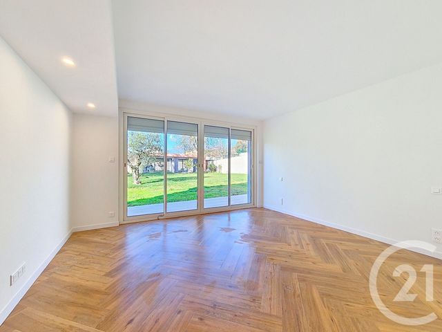 maison à vendre - 6 pièces - 310.0 m2 - VILLENEUVE LOUBET - 06 - PROVENCE-ALPES-COTE-D-AZUR - Century 21 Villas D'Azur