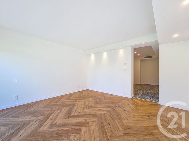 maison à vendre - 6 pièces - 310.0 m2 - VILLENEUVE LOUBET - 06 - PROVENCE-ALPES-COTE-D-AZUR - Century 21 Villas D'Azur