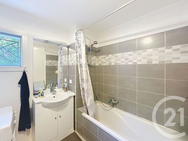 Appartement T3 à vendre - 3 pièces - 64.2 m2 - LA COLLE SUR LOUP - 06 - PROVENCE-ALPES-COTE-D-AZUR - Century 21 Villas D'Azur