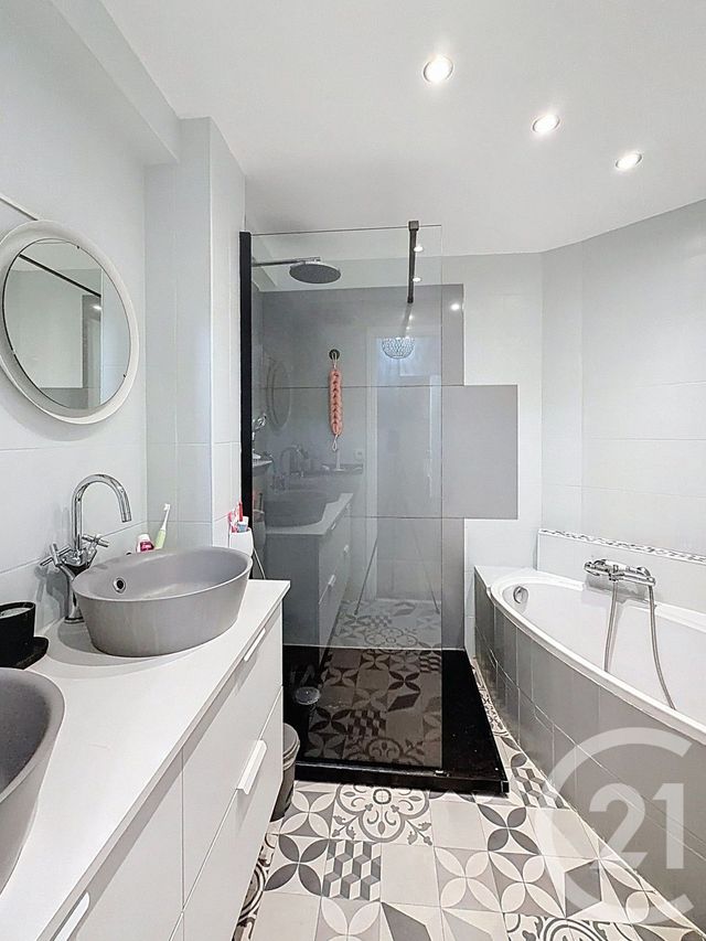 Appartement F3 à vendre - 3 pièces - 77.27 m2 - CAGNES SUR MER - 06 - PROVENCE-ALPES-COTE-D-AZUR - Century 21 Villas D'Azur