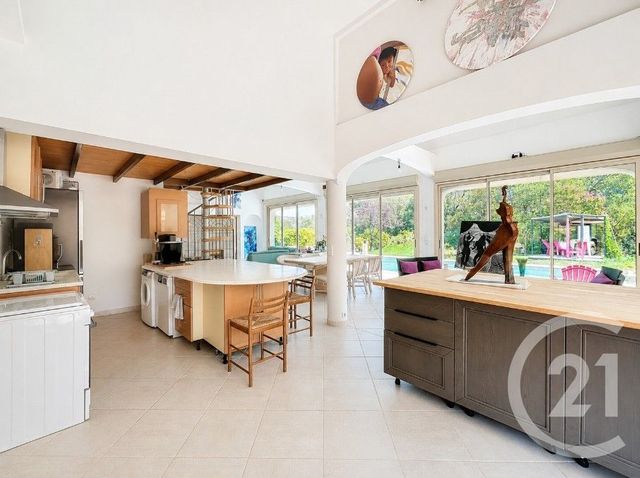maison à vendre - 5 pièces - 198.35 m2 - VILLENEUVE LOUBET - 06 - PROVENCE-ALPES-COTE-D-AZUR - Century 21 Villas D'Azur
