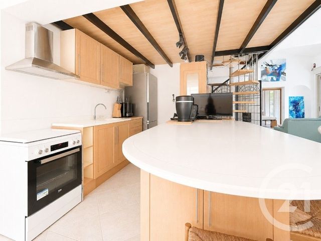 maison à vendre - 5 pièces - 198.35 m2 - VILLENEUVE LOUBET - 06 - PROVENCE-ALPES-COTE-D-AZUR - Century 21 Villas D'Azur