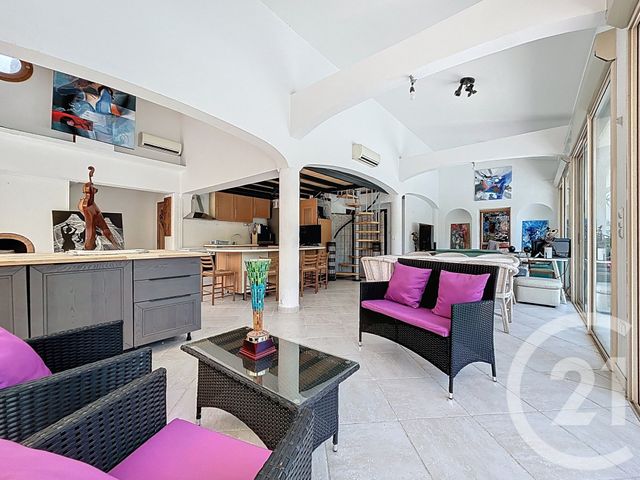 maison à vendre - 5 pièces - 198.35 m2 - VILLENEUVE LOUBET - 06 - PROVENCE-ALPES-COTE-D-AZUR - Century 21 Villas D'Azur