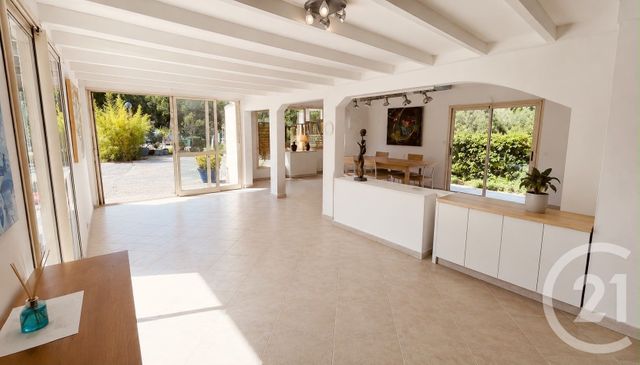 maison à vendre - 5 pièces - 198.35 m2 - VILLENEUVE LOUBET - 06 - PROVENCE-ALPES-COTE-D-AZUR - Century 21 Villas D'Azur
