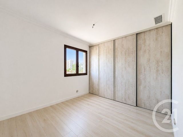 maison à vendre - 5 pièces - 117.0 m2 - VILLENEUVE LOUBET - 06 - PROVENCE-ALPES-COTE-D-AZUR - Century 21 Villas D'Azur