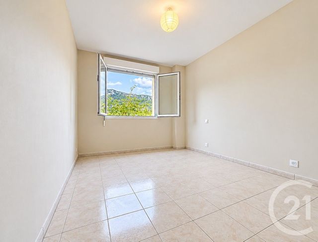 Appartement F3 à vendre - 3 pièces - 86.74 m2 - VENCE - 06 - PROVENCE-ALPES-COTE-D-AZUR - Century 21 Villas D'Azur