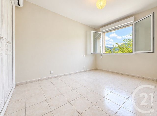 Appartement F3 à vendre - 3 pièces - 86.74 m2 - VENCE - 06 - PROVENCE-ALPES-COTE-D-AZUR - Century 21 Villas D'Azur
