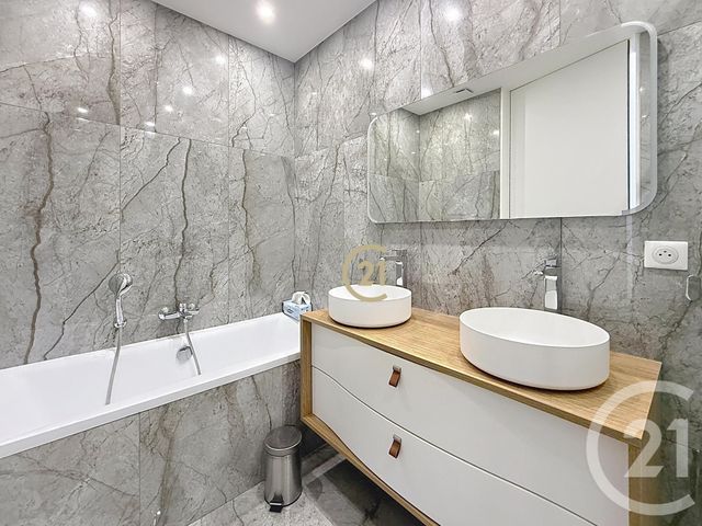 Appartement à vendre - 4 pièces - 137.0 m2 - VILLENEUVE LOUBET - 06 - PROVENCE-ALPES-COTE-D-AZUR - Century 21 Villas D'Azur