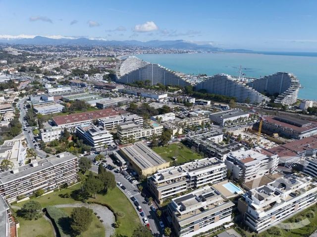 Appartement F4 à vendre - 4 pièces - 113.38 m2 - VILLENEUVE LOUBET - 06 - PROVENCE-ALPES-COTE-D-AZUR - Century 21 Villas D'Azur