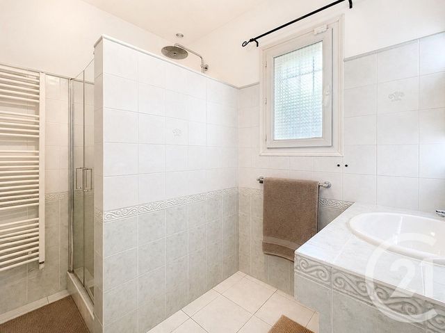 maison à vendre - 6 pièces - 172.76 m2 - CARROS - 06 - PROVENCE-ALPES-COTE-D-AZUR - Century 21 Villas D'Azur