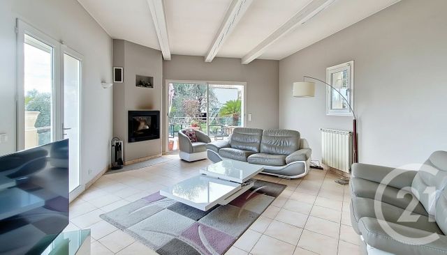 maison à vendre - 6 pièces - 172.76 m2 - CARROS - 06 - PROVENCE-ALPES-COTE-D-AZUR - Century 21 Villas D'Azur