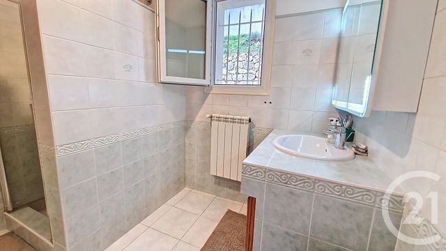 maison à vendre - 6 pièces - 172.76 m2 - CARROS - 06 - PROVENCE-ALPES-COTE-D-AZUR - Century 21 Villas D'Azur