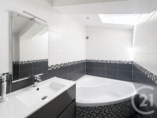maison à vendre - 6 pièces - 172.76 m2 - CARROS - 06 - PROVENCE-ALPES-COTE-D-AZUR - Century 21 Villas D'Azur