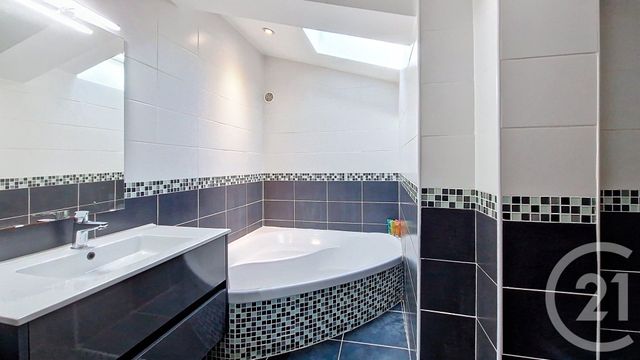 maison à vendre - 6 pièces - 172.76 m2 - CARROS - 06 - PROVENCE-ALPES-COTE-D-AZUR - Century 21 Villas D'Azur