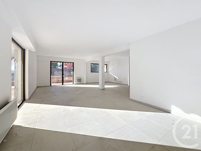 Appartement F4 à vendre - 4 pièces - 132.0 m2 - ST LAURENT DU VAR - 06 - PROVENCE-ALPES-COTE-D-AZUR - Century 21 Villas D'Azur