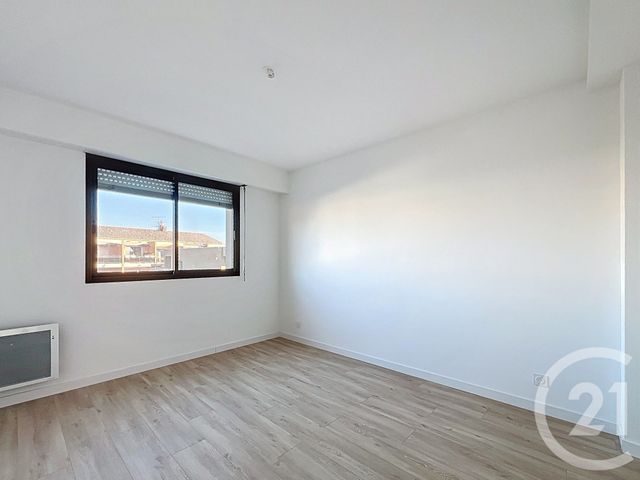 Appartement F4 à vendre - 4 pièces - 132.0 m2 - ST LAURENT DU VAR - 06 - PROVENCE-ALPES-COTE-D-AZUR - Century 21 Villas D'Azur