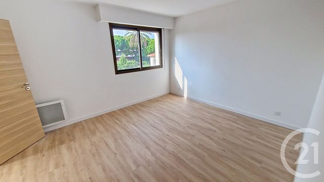 Appartement F4 à vendre - 4 pièces - 132.0 m2 - ST LAURENT DU VAR - 06 - PROVENCE-ALPES-COTE-D-AZUR - Century 21 Villas D'Azur