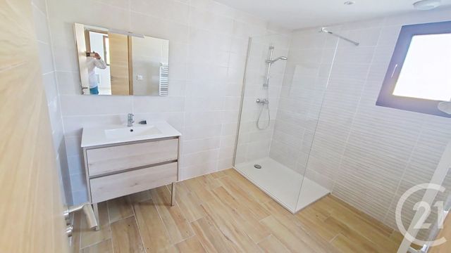 Appartement F4 à vendre - 4 pièces - 132.0 m2 - ST LAURENT DU VAR - 06 - PROVENCE-ALPES-COTE-D-AZUR - Century 21 Villas D'Azur