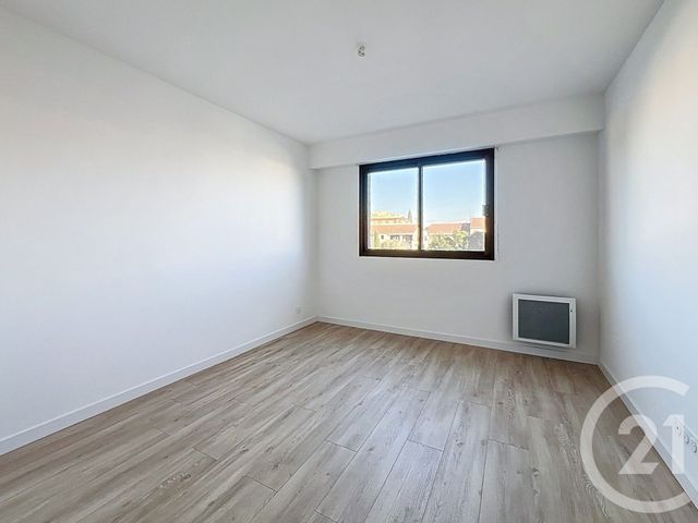 Appartement F4 à vendre - 4 pièces - 132.0 m2 - ST LAURENT DU VAR - 06 - PROVENCE-ALPES-COTE-D-AZUR - Century 21 Villas D'Azur