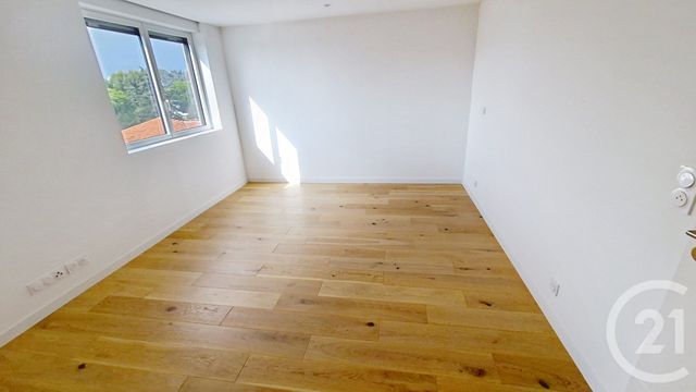 Appartement F4 à vendre - 4 pièces - 135.0 m2 - ST LAURENT DU VAR - 06 - PROVENCE-ALPES-COTE-D-AZUR - Century 21 Villas D'Azur