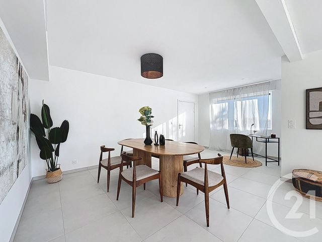 Appartement F4 à vendre - 4 pièces - 135.0 m2 - ST LAURENT DU VAR - 06 - PROVENCE-ALPES-COTE-D-AZUR - Century 21 Villas D'Azur