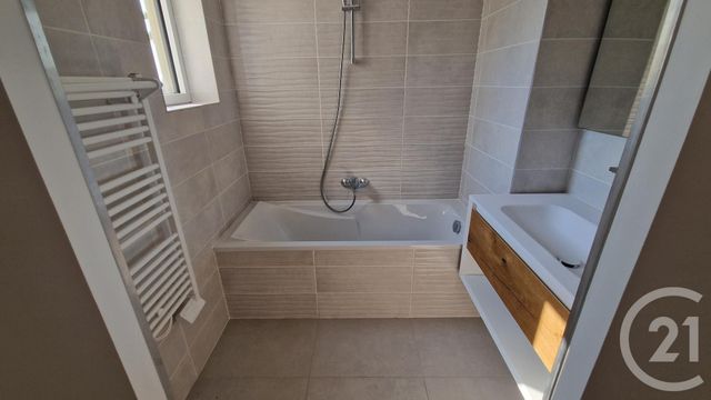Appartement F4 à vendre - 4 pièces - 135.0 m2 - ST LAURENT DU VAR - 06 - PROVENCE-ALPES-COTE-D-AZUR - Century 21 Villas D'Azur