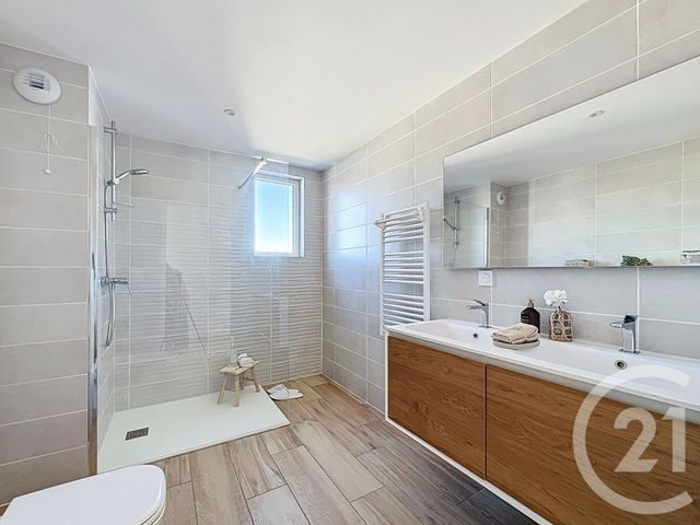 Appartement F4 à vendre - 4 pièces - 135.0 m2 - ST LAURENT DU VAR - 06 - PROVENCE-ALPES-COTE-D-AZUR - Century 21 Villas D'Azur