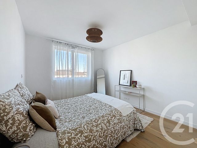 Appartement F4 à vendre - 4 pièces - 135.0 m2 - ST LAURENT DU VAR - 06 - PROVENCE-ALPES-COTE-D-AZUR - Century 21 Villas D'Azur