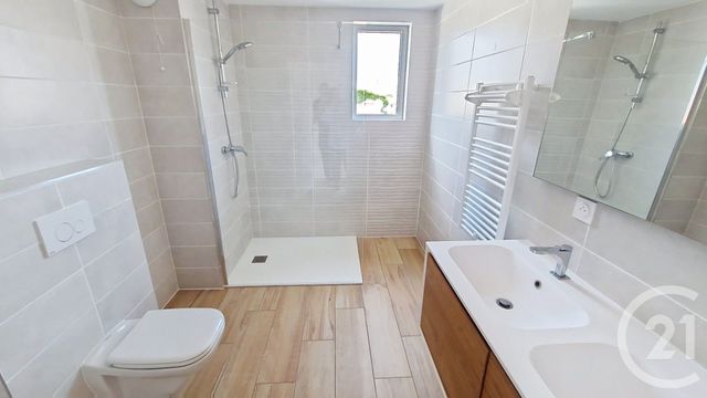 Appartement F4 à vendre - 4 pièces - 135.0 m2 - ST LAURENT DU VAR - 06 - PROVENCE-ALPES-COTE-D-AZUR - Century 21 Villas D'Azur