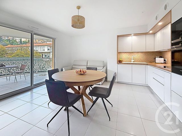 Appartement F3 à vendre - 3 pièces - 71.0 m2 - 06 - PROVENCE-ALPES-COTE-D-AZUR - Century 21 Villas D'Azur
