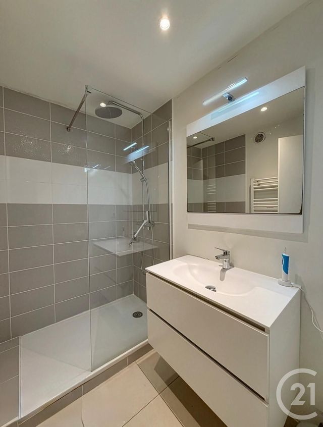 Appartement F3 à vendre - 3 pièces - 58.0 m2 - NICE - 06 - PROVENCE-ALPES-COTE-D-AZUR - Century 21 Villas D'Azur