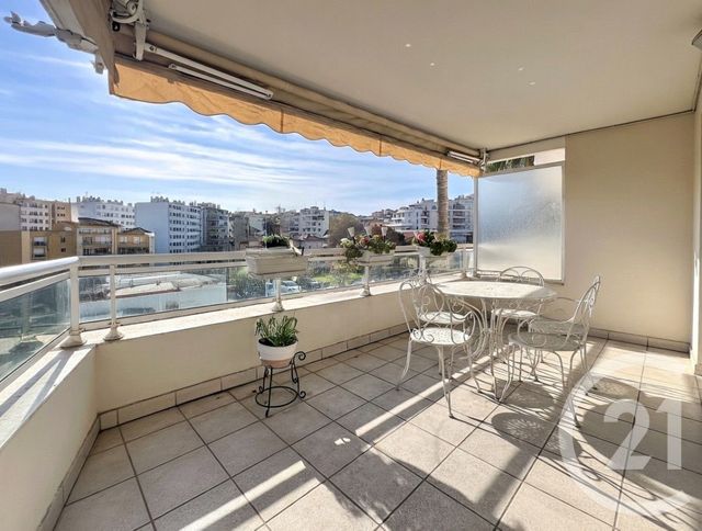 Appartement T4 à vendre - 4 pièces - 79.5 m2 - CAGNES SUR MER - 06 - PROVENCE-ALPES-COTE-D-AZUR - Century 21 Villas D'Azur