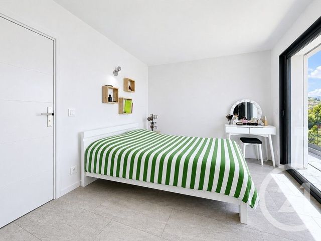 maison à vendre - 4 pièces - 153.27 m2 - CARROS - 06 - PROVENCE-ALPES-COTE-D-AZUR - Century 21 Villas D'Azur