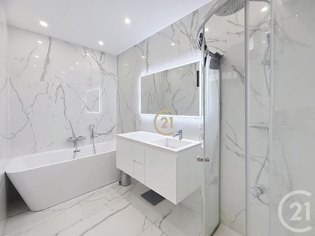 Appartement à vendre - 4 pièces - 137.0 m2 - VILLENEUVE LOUBET - 06 - PROVENCE-ALPES-COTE-D-AZUR - Century 21 Villas D'Azur