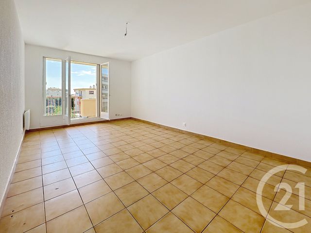 Appartement F3 à louer - 3 pièces - 58.55 m2 - ST LAURENT DU VAR - 06 - PROVENCE-ALPES-COTE-D-AZUR - Century 21 Villas D'Azur