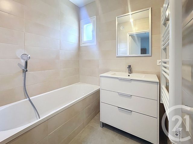 Appartement F3 à louer - 3 pièces - 58.55 m2 - ST LAURENT DU VAR - 06 - PROVENCE-ALPES-COTE-D-AZUR - Century 21 Villas D'Azur