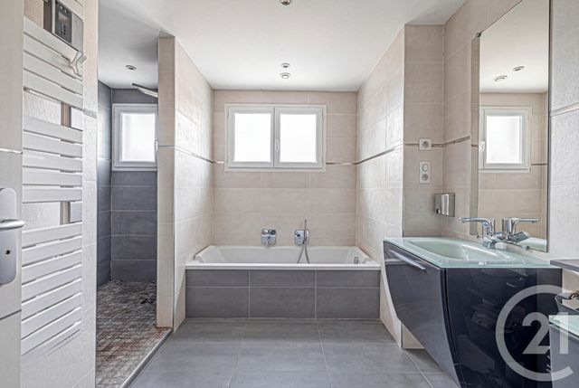 maison à louer - 6 pièces - 198.77 m2 - CAGNES SUR MER - 06 - PROVENCE-ALPES-COTE-D-AZUR - Century 21 Villas D'Azur