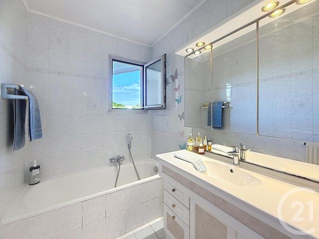 Appartement F3 à vendre - 3 pièces - 67.0 m2 - ST LAURENT DU VAR - 06 - PROVENCE-ALPES-COTE-D-AZUR - Century 21 Villas D'Azur